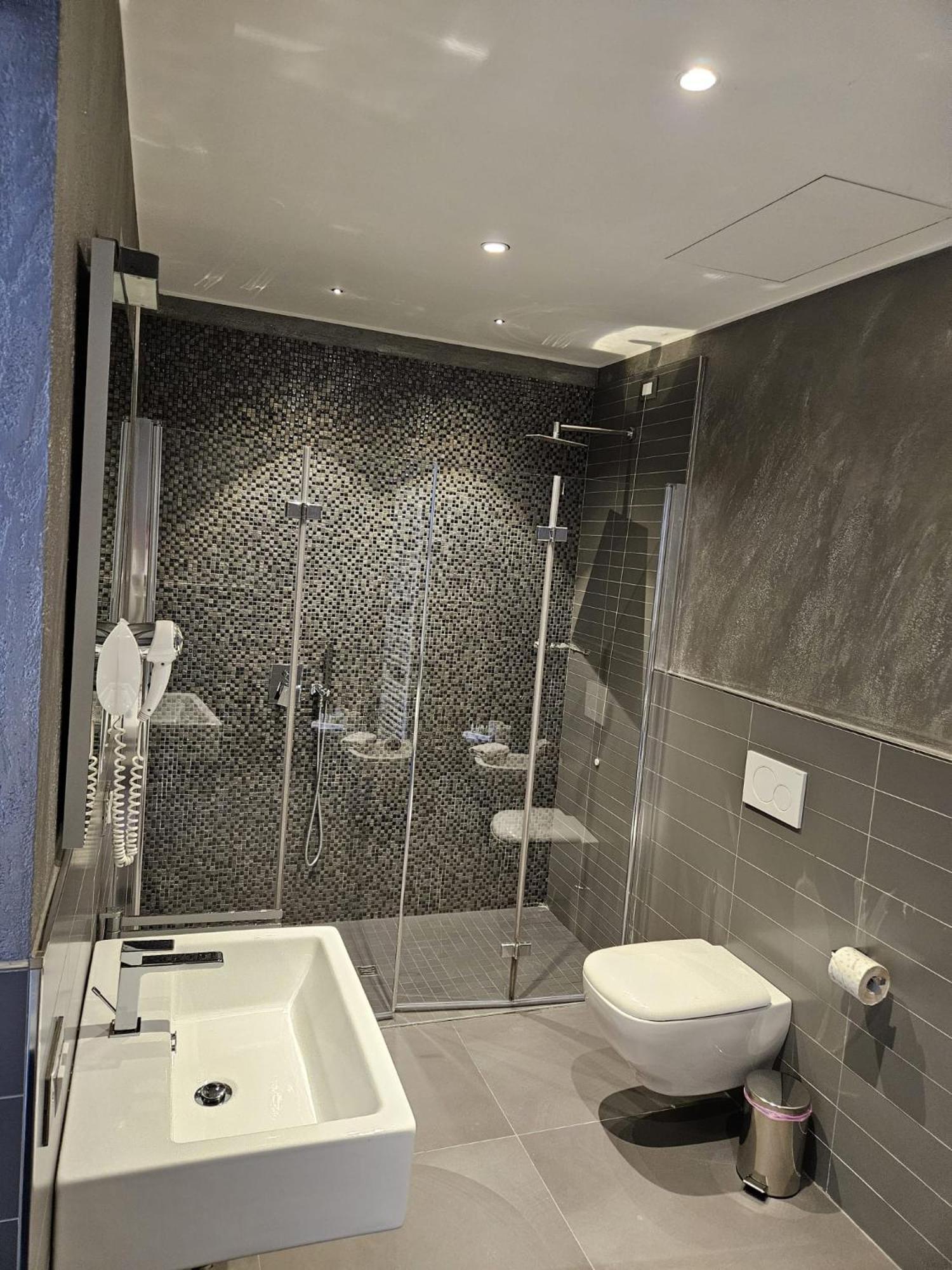 Prima Fila Premium Guest House سانريمو المظهر الخارجي الصورة